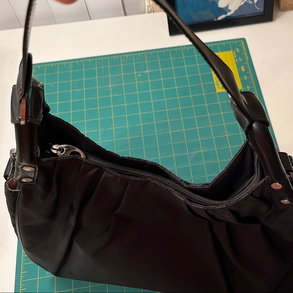 Sleek Mosey Black Crossbody and Shoulder Bag - Picture 5 of 15